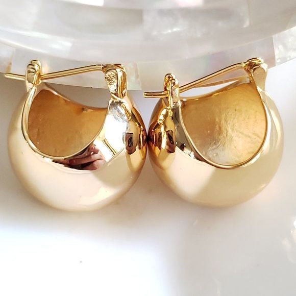New! Basket Of Gold Hoop Earrings - Picture 6 of 11